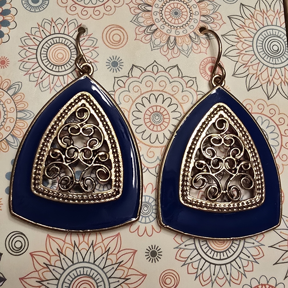 Pretty Enameled Navy & Goldtone Fashion Earrings